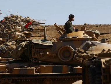 Στην αντεπίθεση πέρασε το YPG: «Έχουμε καταστρέψει 96 τεθωρακισμένα του τουρκικού Στρατού»
